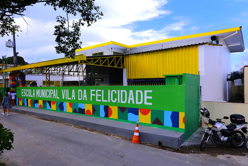 Escola da zona Leste que é destaque em avaliações nacionais é reinaugurada