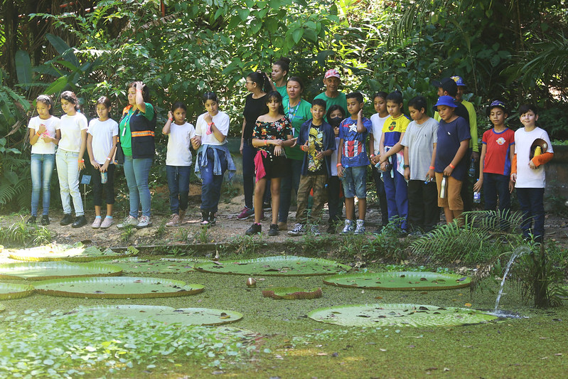 Conscientização sobre descarte regular de lixo para evitar alagamentos é levada a população