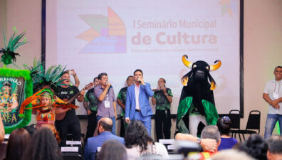 David Almeida assina o 'Plano de Cultura' para ser encaminhado à CMM