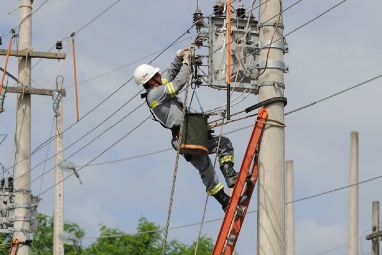 Dez bairros de Manaus devem ficar sem energia nesta segunda (2/044)