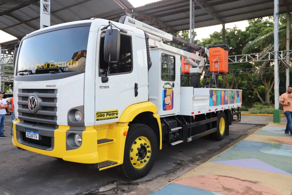 Prefeitura utilizará ‘carro-cesto’ como o mais novo reforço na limpeza da cidade