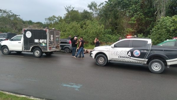 Homem para trocar pneu de carro e é morto com um tiro na cabeça em Manaus