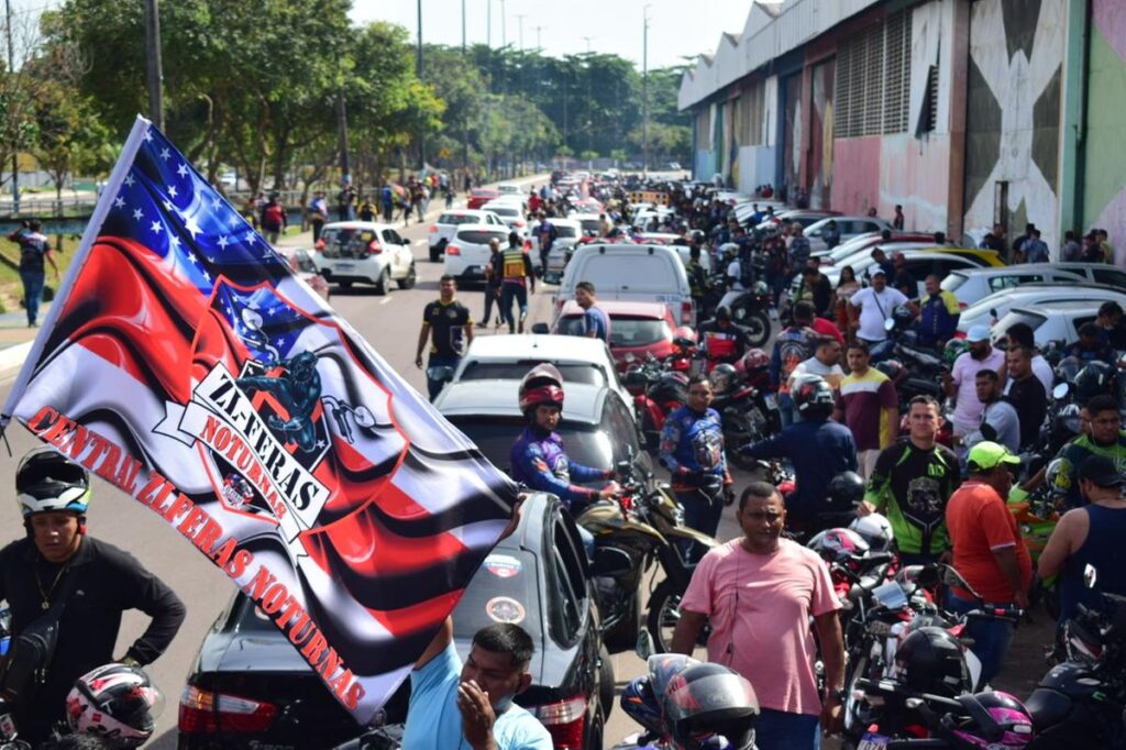 Motoristas de app fazem manifestação na Avenida Pedro Teixeira em Manaus