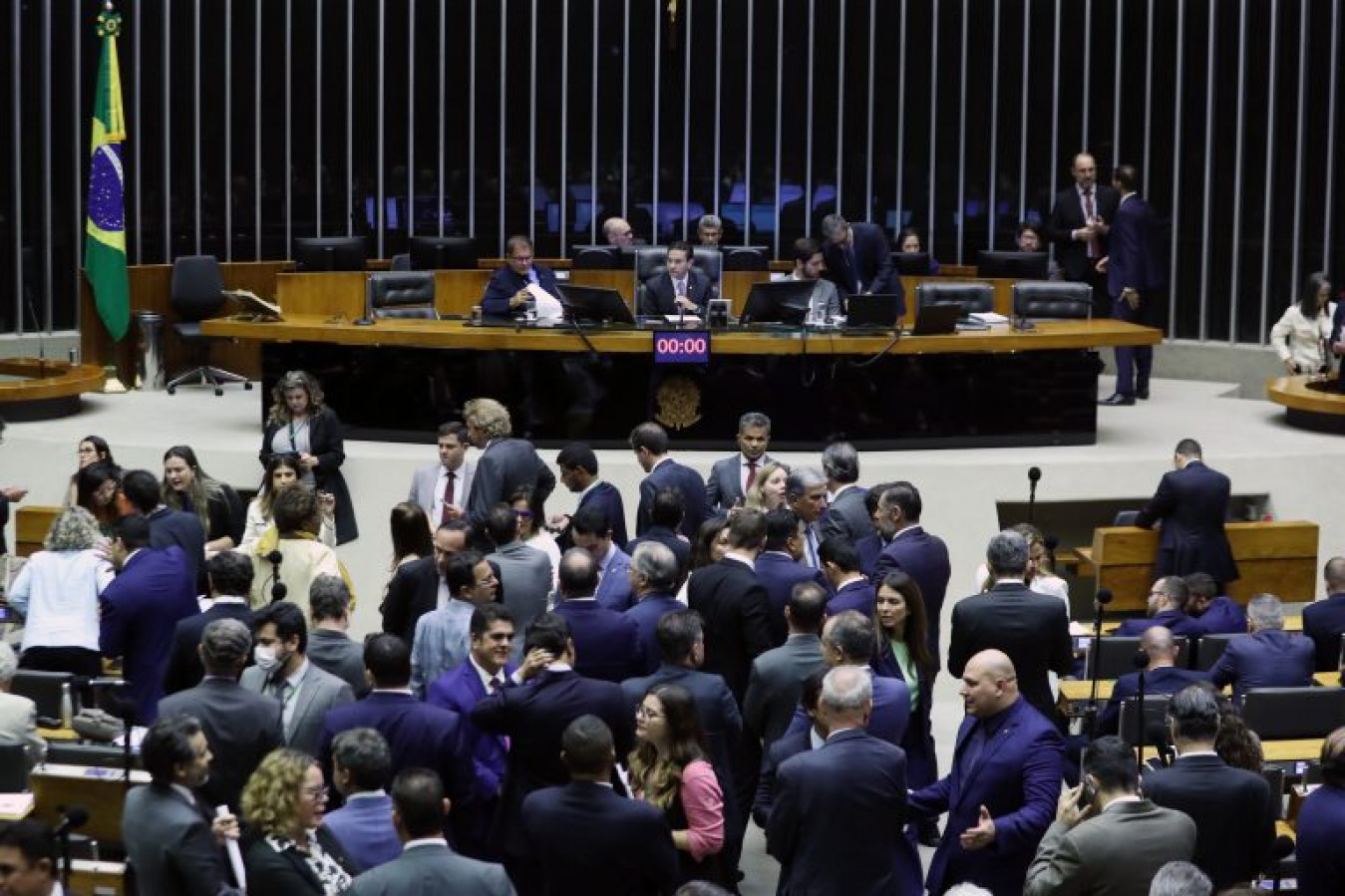 Câmara suspende trechos de Lula sobre saneamento