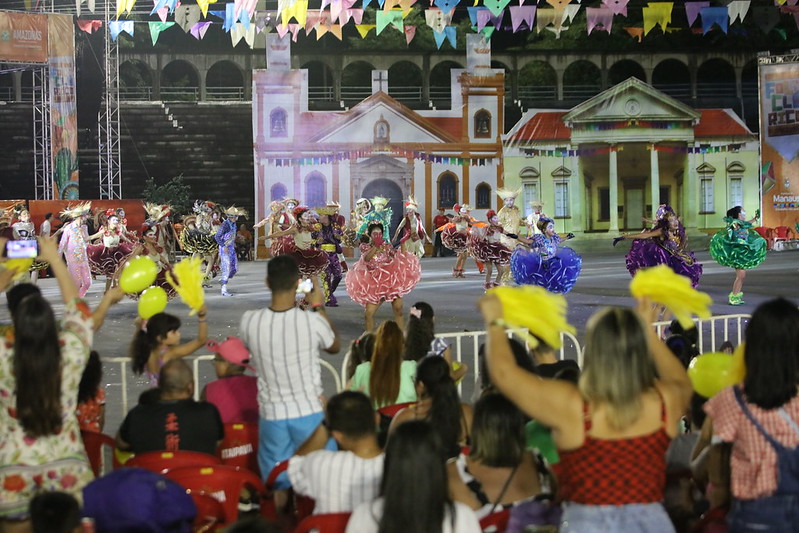 Primeira noite do 65º Festival Folclórico do Amazonas reúne nove mil pessoas