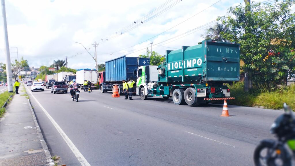 Medidas de fiscalização de carretas é intensificada em Manaus