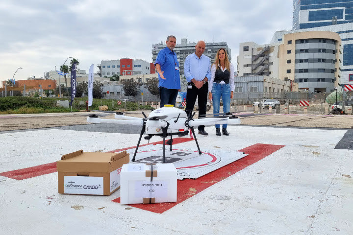 Hospital israelense testa drone brasileiro no transporte de bolsas de sangue