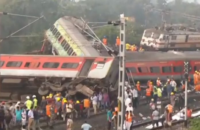 Acidente de trem na Índia deixa pelo menos 207 mortos e 900 feridos