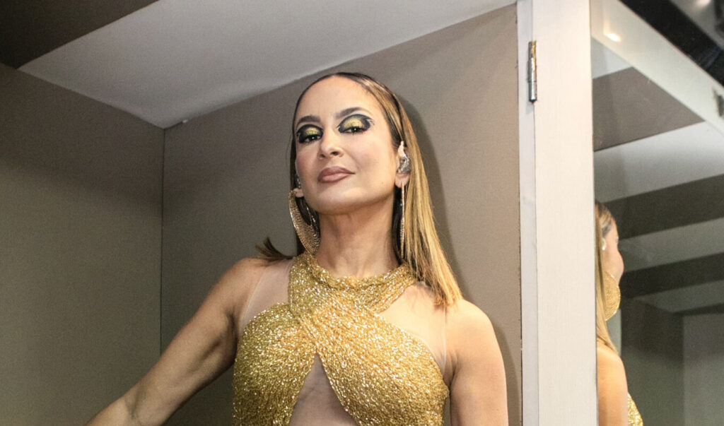 Claudia Leite agita público na Micareta, em São Paulo