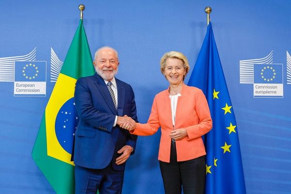 Ao lado de Lula, Von der Leyen diz esperar fim de divergências para acordo com Mercosul