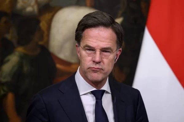 Premiê da Holanda renuncia por divergências sobre política migratória