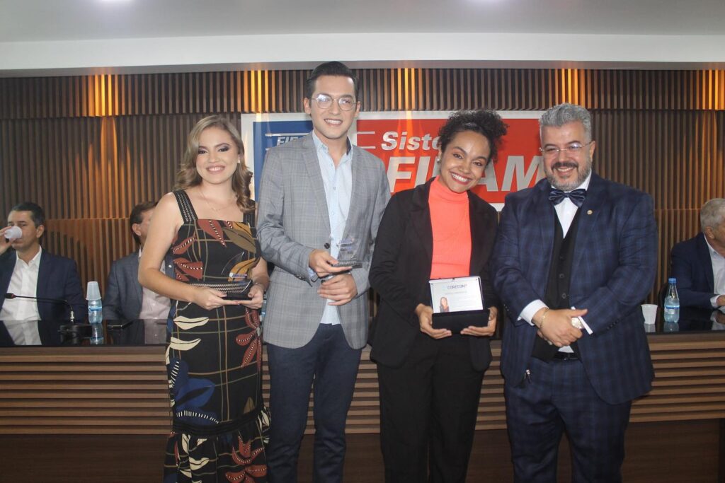 Corecon-AM homenageia jornalistas com premiação de R$ 2 mil