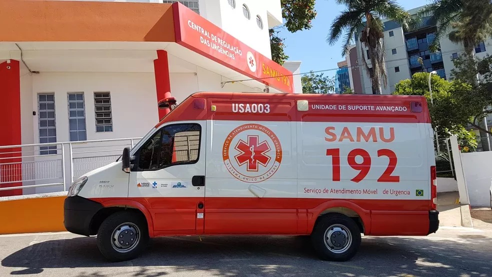 Grupo armado para ambulância do Samu para atender comparsa em Manaus