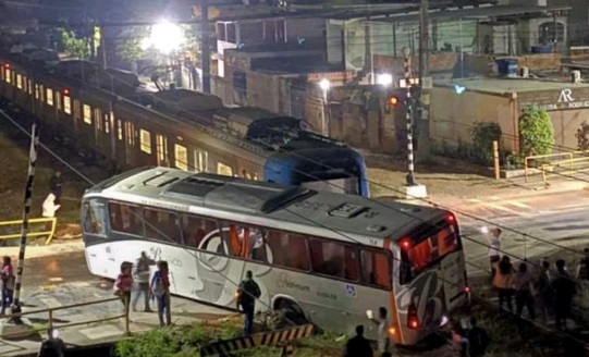 Choque entre trem e ônibus deixa 13 feridos no Rio de Janeiro