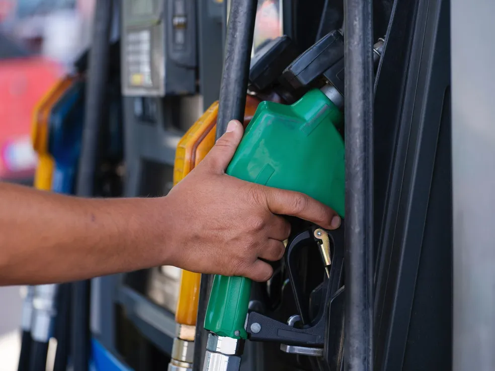 Ream anuncia nova redução de preços da gasolina e gás de cozinha