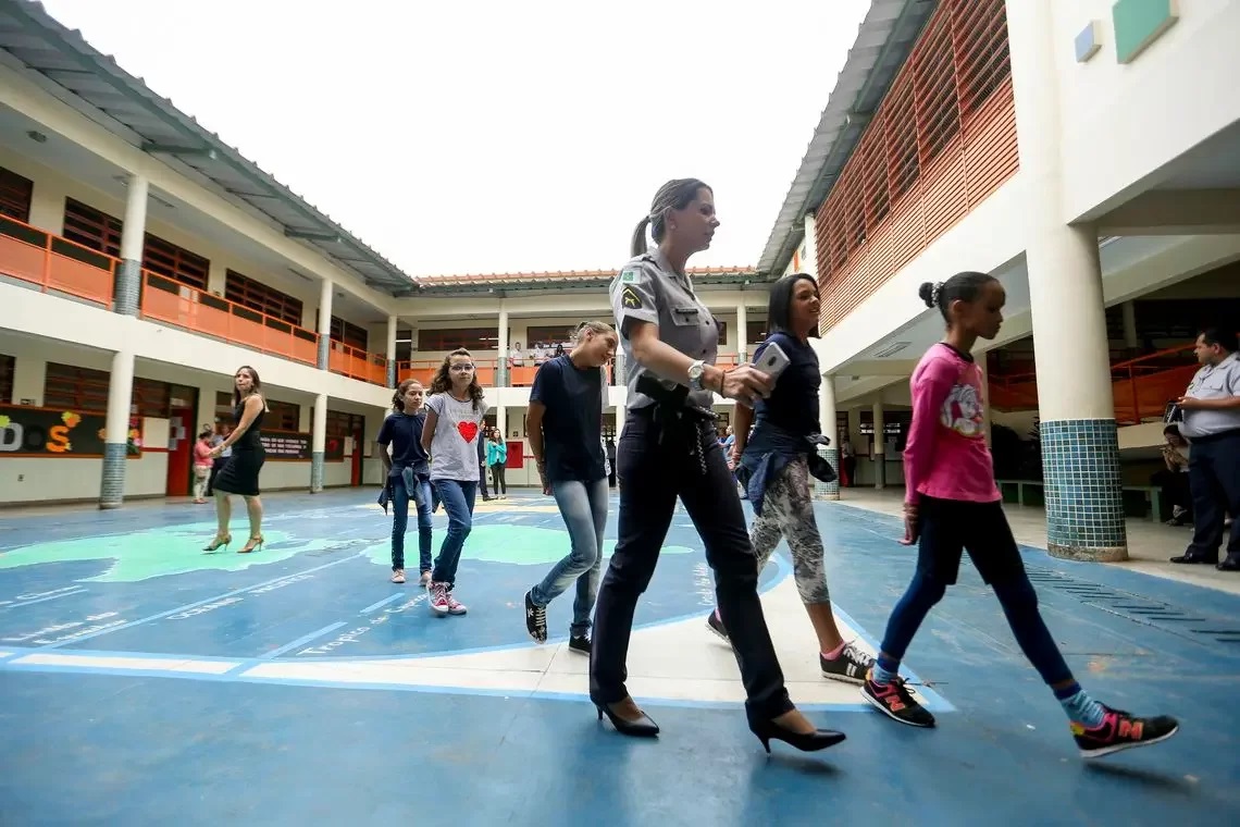 Seduc analisa se encerra escolas cívico-militares no Amazonas