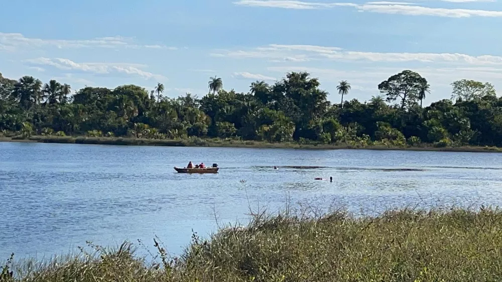 Adolescente morre afogado após canoa tombar em rio durante ventania no AM