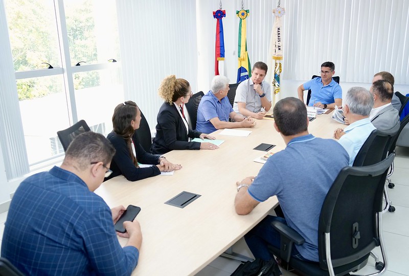 Prefeitura de Manaus dialoga com associação dos flutuantes do Tarumã sobre decisão judicial