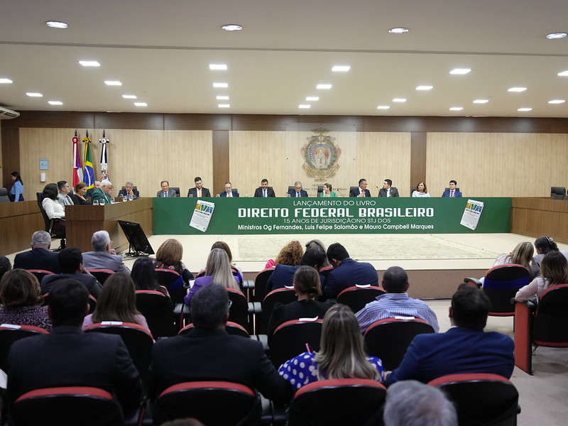 Prefeito prestigia lançamento do livro ‘Direito Federal Brasileiro’ com a presença do ministro Mauro Campbell Marques