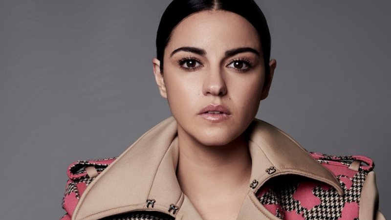 Maite Perroni estrela capa da revista internacional Numéro