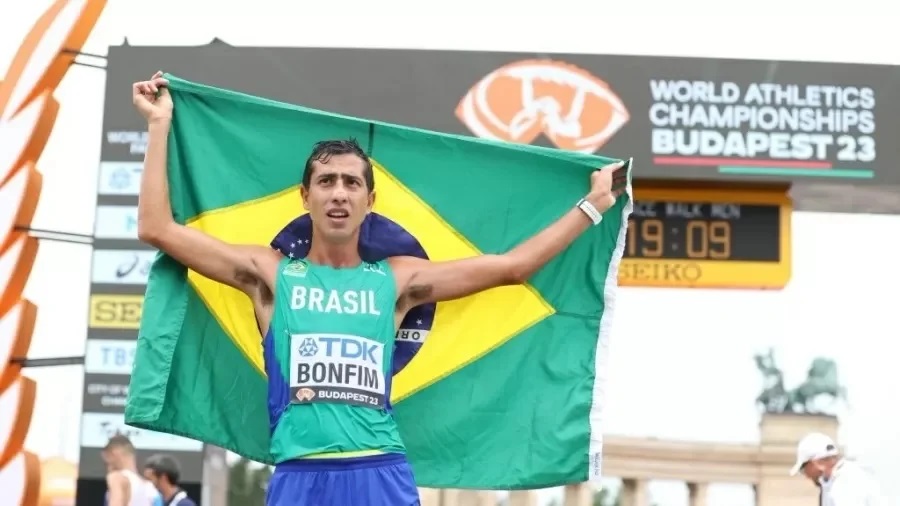 Caio Bonfim bate recorde nacional e conquista medalha de bronze na marcha atlética