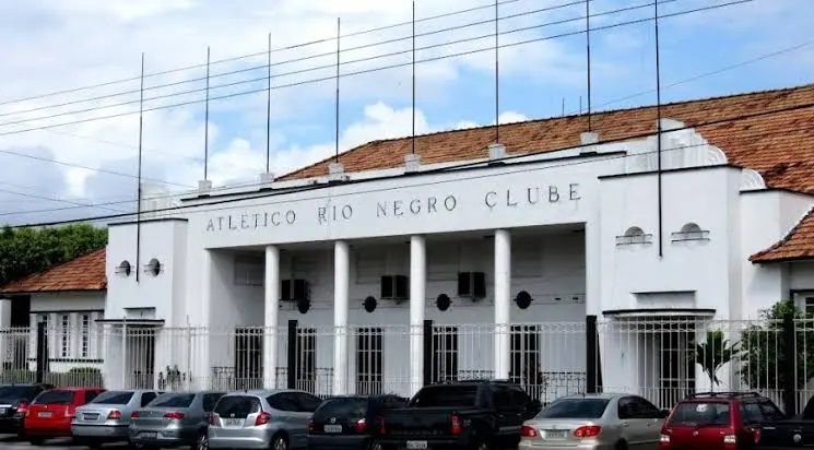 TRT-11 aprova plano de pagamento de dívidas trabalhistas e impede que sede do Rio Negro Clube seja leiloada