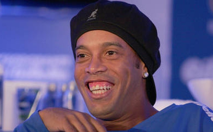 Ronaldinho Gaúcho falta à CPI e depoimento é remarcado