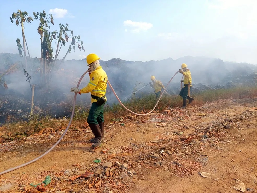 Incêndio atinge lixão no interior do Amazonas