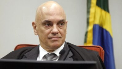 Moraes concede liberdade com uso de tornozeleira a ex-segurança de Bolsonaro