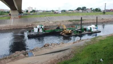 Mancha de poluição no Rio Tietê quase dobra em dois anos