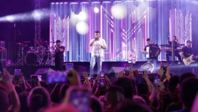 Murilo Huff entrega muito sertanejo no palco Amazona do #SouManaus 2023