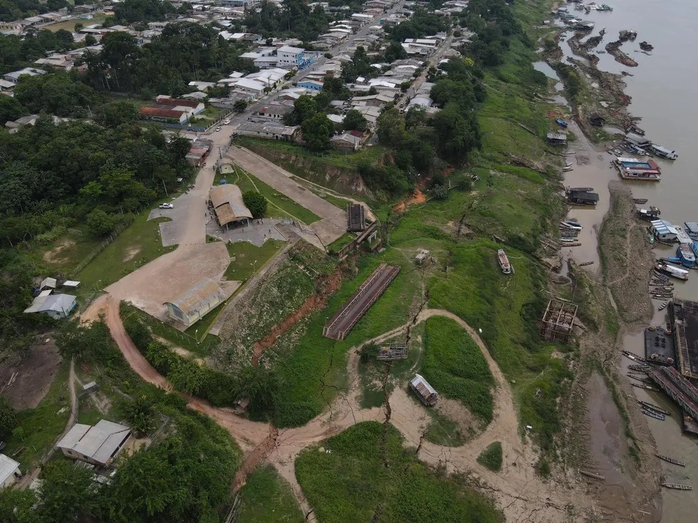 Deslizamento de terra porto de Manicoré, no Amazonas