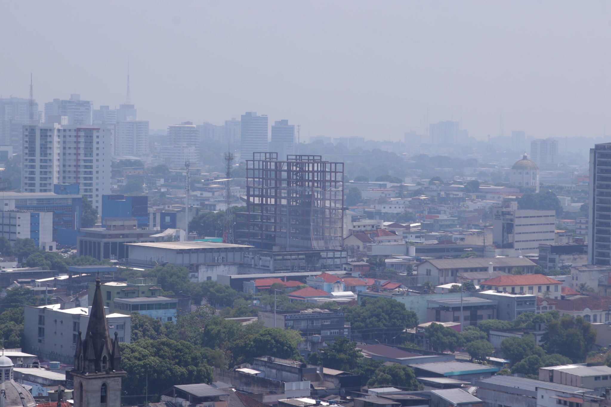 Manaus entra em estágio de ‘Mobilização’ devido à fumaça que encobre a cidade