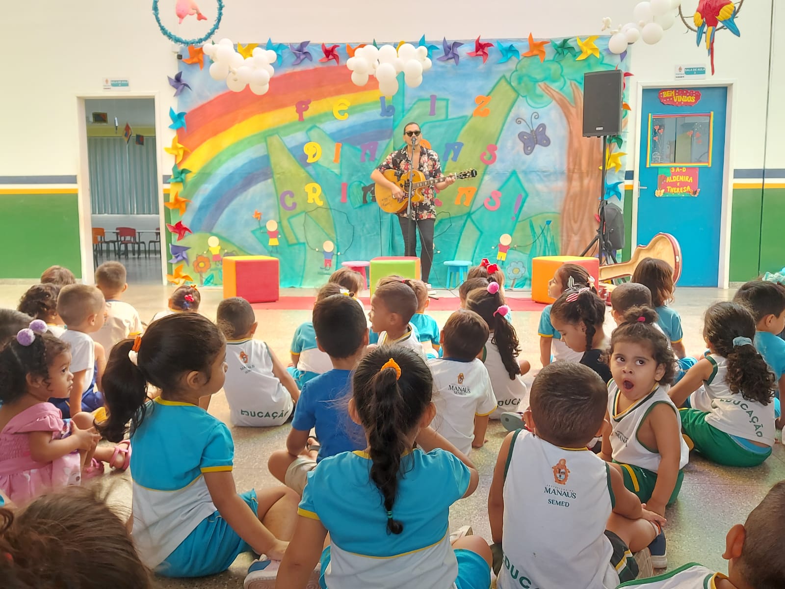 Projeto de música contemplado no Edital Thiago de Mello é apresentado a alunos