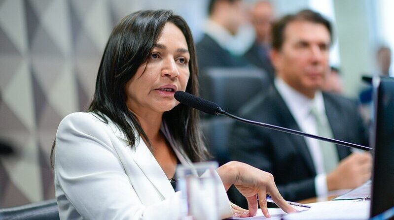 Relatora pede indiciamento de Bolsonaro e mais 60 golpistas