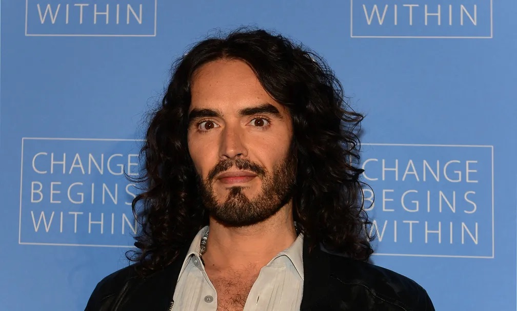 Russell Brand é acusado novamente por agressão sexual