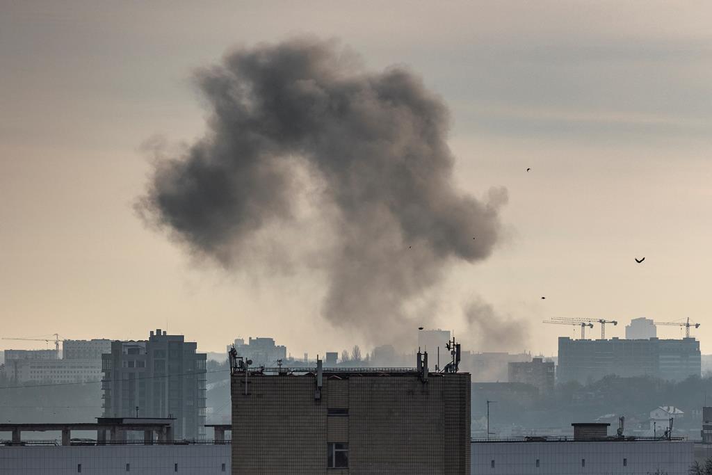 Ataque russo com drones causa dois feridos em Kiev