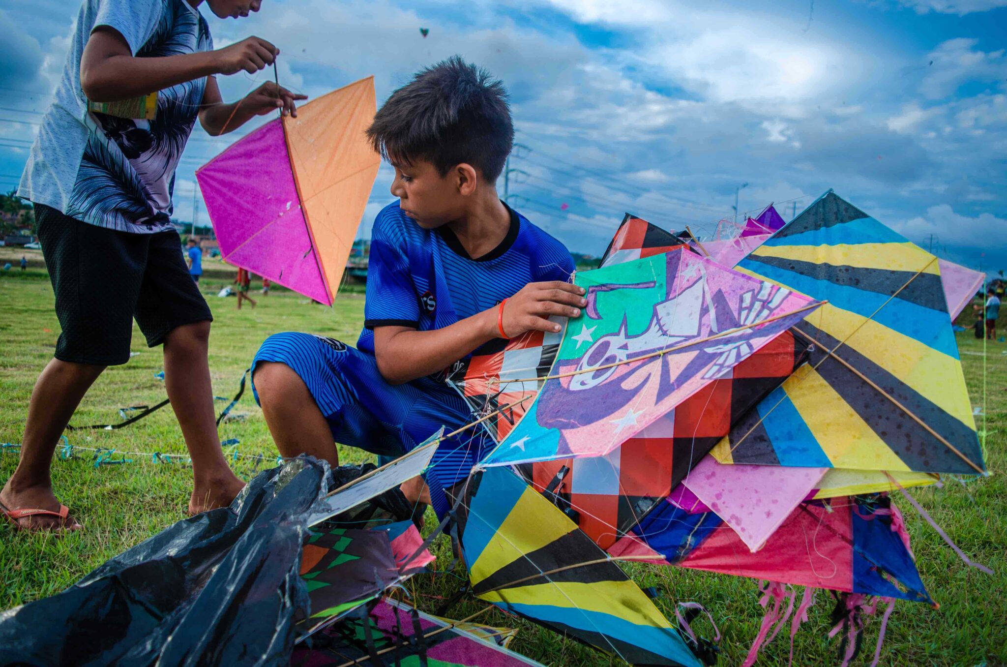 Fotografias de crianças e adolescentes da periferia de Manaus se transformam em exposição