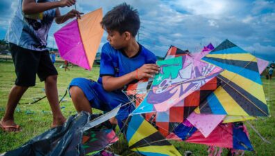 Fotografias de crianças e adolescentes da periferia de Manaus se transformam em exposição