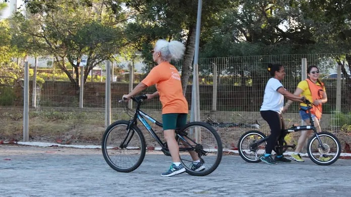 Projeto Municipal ensina pessoas idosas a andar de bicicleta