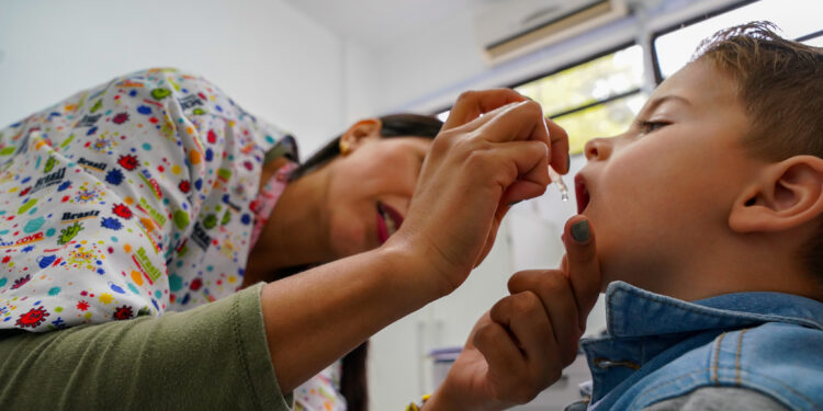 Dia Mundial de Combate à Poliomielite: saiba mais sobre a doença que corre risco de ressurgir no Brasil
