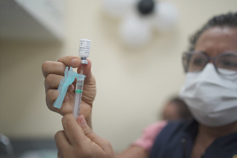 Mais 10 cidades do interior do Amazonas irão receber vacina contra dengue