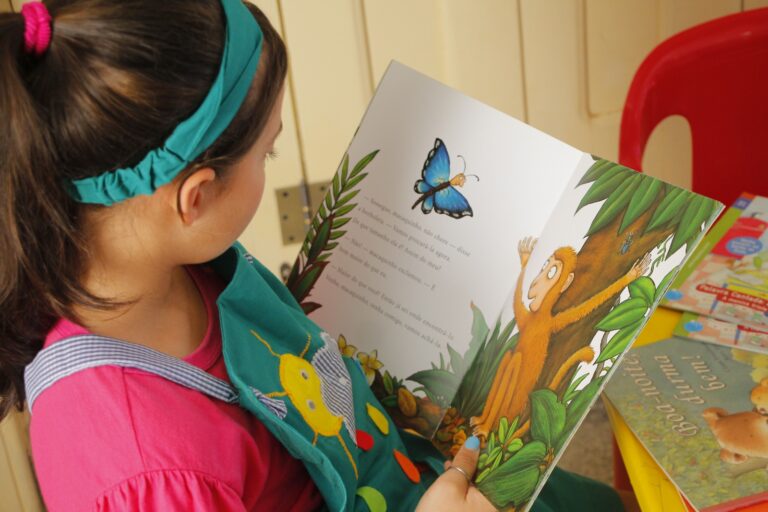 Biblioteca municipal promove programação alusiva ao Dia Nacional do Livro Infantil