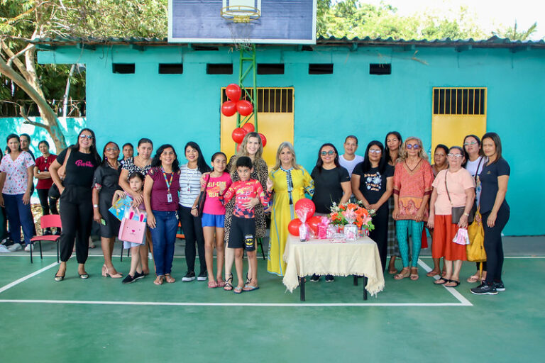 Rede municipal de ensino celebra Dia das Mães com crianças da Educação Especial
