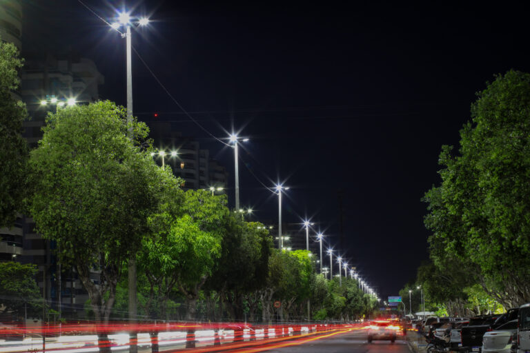 Manaus alcança 100% de iluminação pública à LED