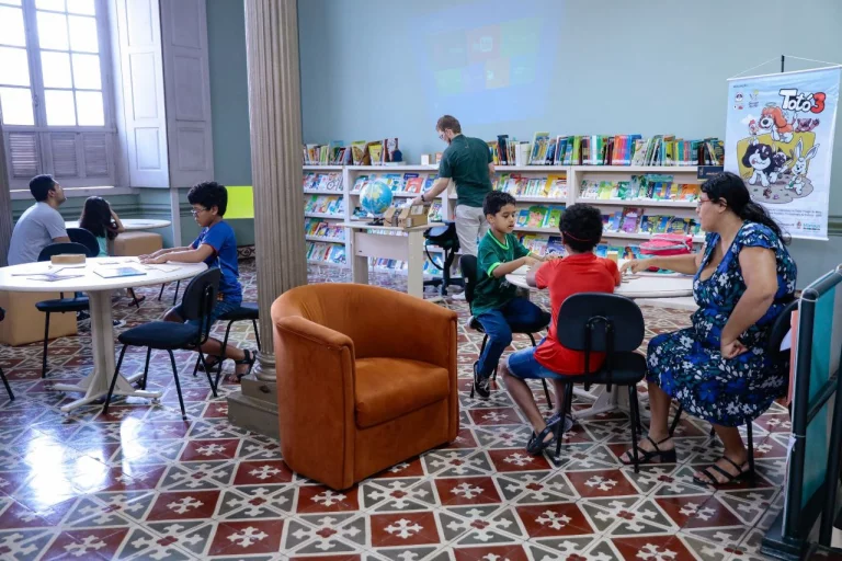 Troca de Livros e Gibis movimenta a Biblioteca Pública do Amazonas neste domingo