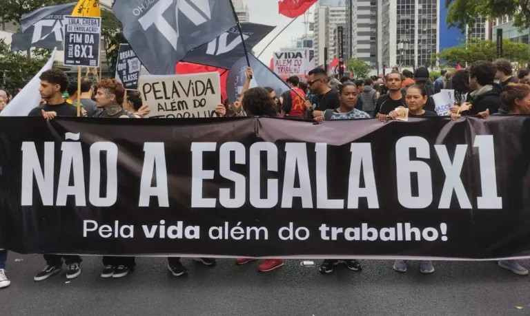 Manifestantes vão às ruas pelo fim da escala de trabalho 6×1