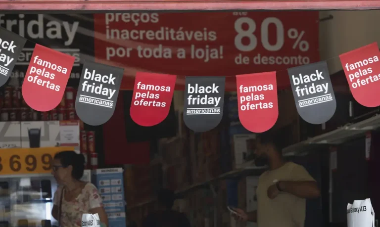 Shoppings e comércios de Manaus estenderam os horários de funcionamento para a Black Friday