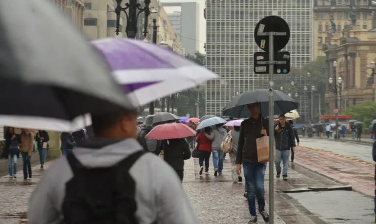 Domingo de Enem tem previsão de chuva em várias partes do país