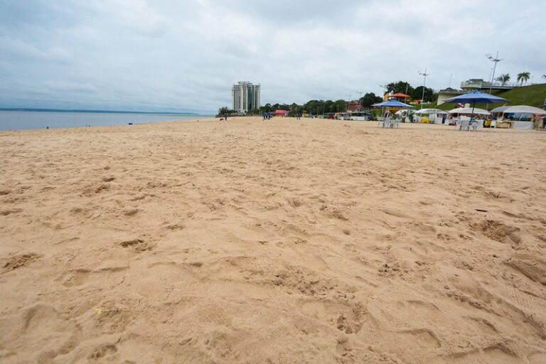 Prefeitura libera praia da Ponta Negra para banho e reforça programação de fim de ano